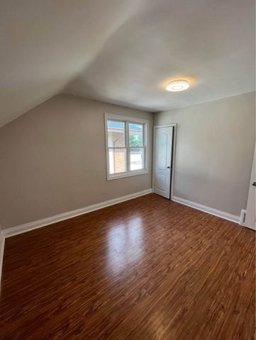 For Lease - 6083 Dunn Street, Niagara Falls, Ontario - Photo 3