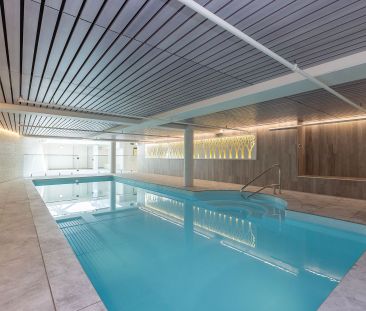 Stylish parkside retreat with lock-up over-sized garage - Photo 1