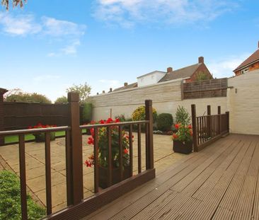 4 bedroom semi-detached house to rent - Photo 2