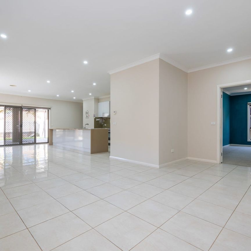 SPACIOUS FAMILY HOME WITH THEATRE & MULTIPLE LIVING AREAS - Photo 1