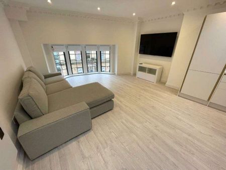 Located in the heart of Reading town centre is this 2 bedroom apartment to rent. - Photo 5