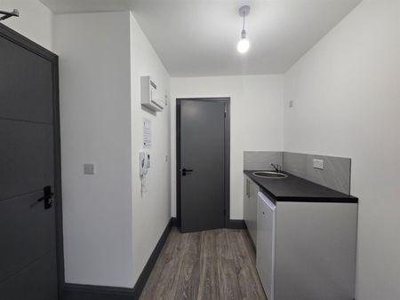 Maxwell Road, Ashford TW15, London - Photo 2