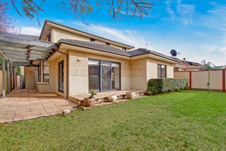 16 Bordeaux Crescent, Castle Hill. - Photo 5