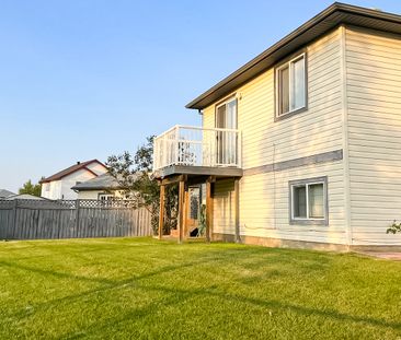 Backs Onto Green Space In Monterey Park – Spacious 4 Level Split, D... - Photo 4
