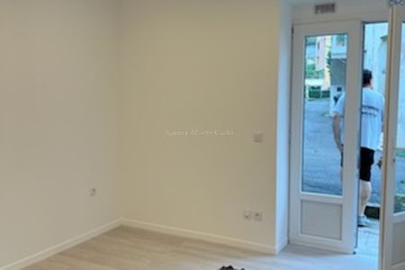 Studio en rez-de-jardin - Photo 4