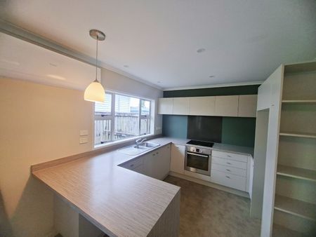 Discover this tidy two-bedroom, single-bathroom home nestled in one of Frankton’s most sought-after areas. - Photo 3