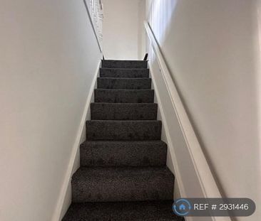 3 bedroom end of terrace house to rent - Photo 4