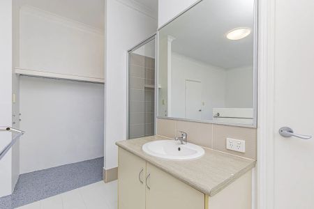 Large Family Home - Photo 5