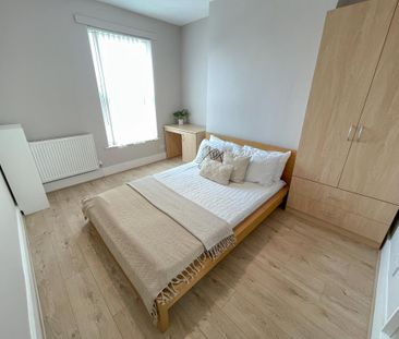 5 bedroom terraced house to rent - Photo 3