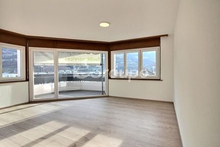 Renovated studio for rent a few steps from the city center of Sion. - Photo 4