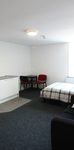 1 bed Studio - To Let - Photo 1