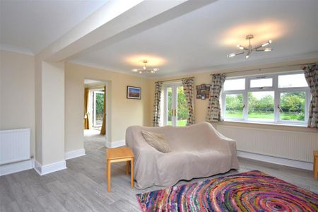 4 bedroom detached house to rent - Photo 3