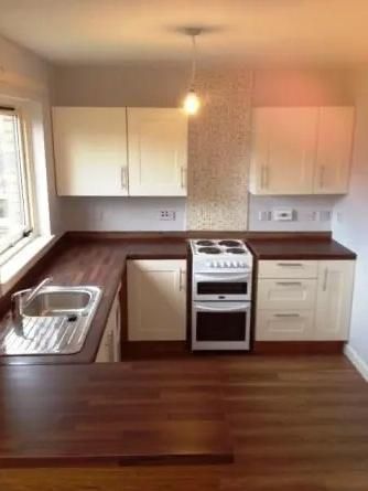 3 bedroom semi-detached house to rent - Photo 2