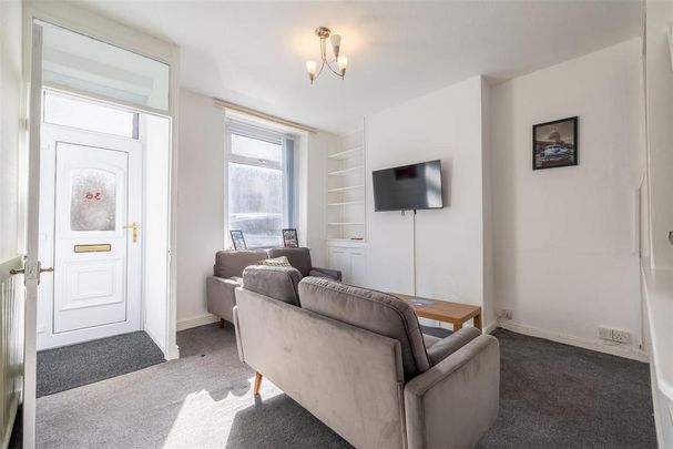 2 bedroom private hall to rent - Photo 1