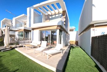 425 Villamartin Paradise