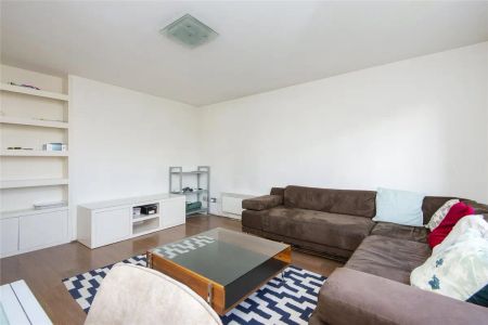 1 bedroom flat in London - Photo 2