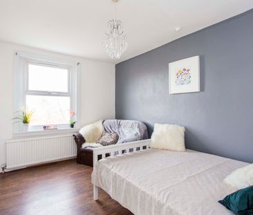 🏡 Large Victorian House - All Bills Included - Lounge & Garden! 🏡 - Photo 3