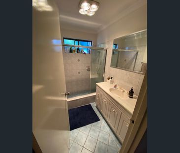 Scarborough Villa with Large Yard. - Photo 4