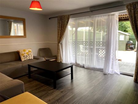 4 bedroom house to rent Chelsea Gardens, Houghton Regis, LU5 - Photo 2