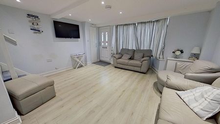 17 George Street, Ramsgate, Kent, CT11 9AS - Photo 2