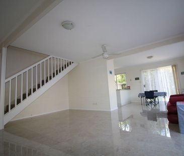 WELL PRESENTED 3 BEDROOM TOWNHOUSE ACROSS FROM THE POOL - Photo 3