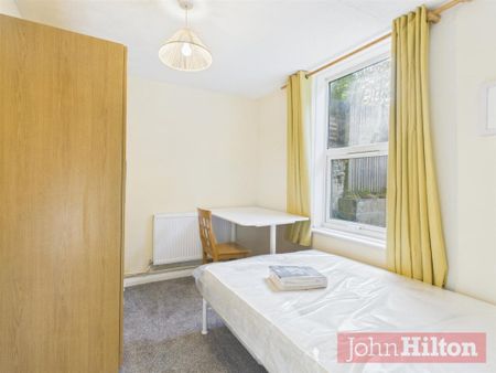 The Highway, Brighton - Photo 2