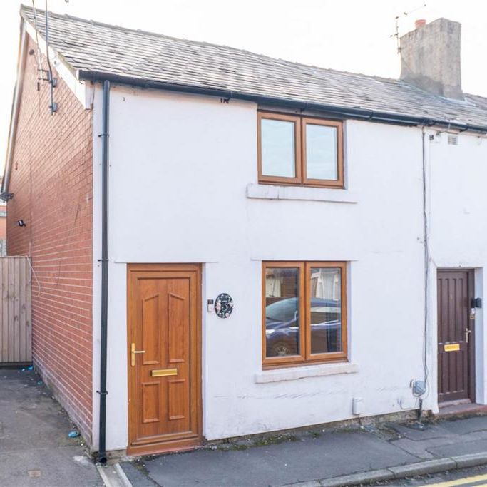 2 bedroom end of terrace house to rent - Photo 1