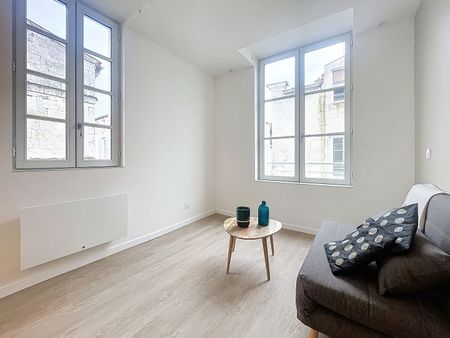 Location Appartement 2 pièces 38m² LA ROCHELLE 17000 - Photo 2