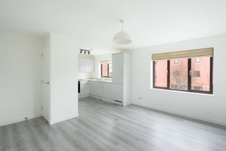 2 Bed Flat - Photo 3