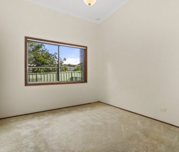 A Family Home with Breathtaking Views and Unmatched Convenience - Photo 1