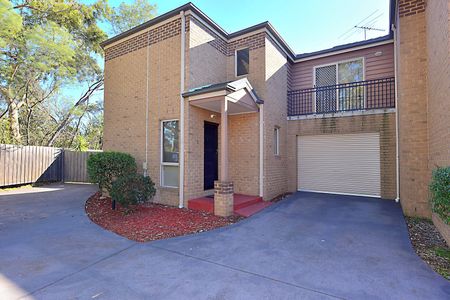 Spacious 3-Bedroom Townhouse with Outdoor Entertaining - Photo 5