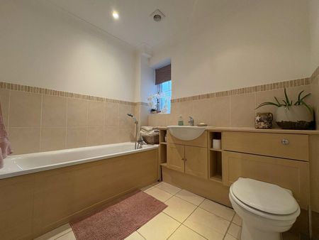 Dalton Court, Deepcut Bridge Road, Deepcut, GU16 - Photo 4