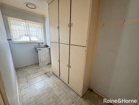 Ideal Family Home - Photo 2