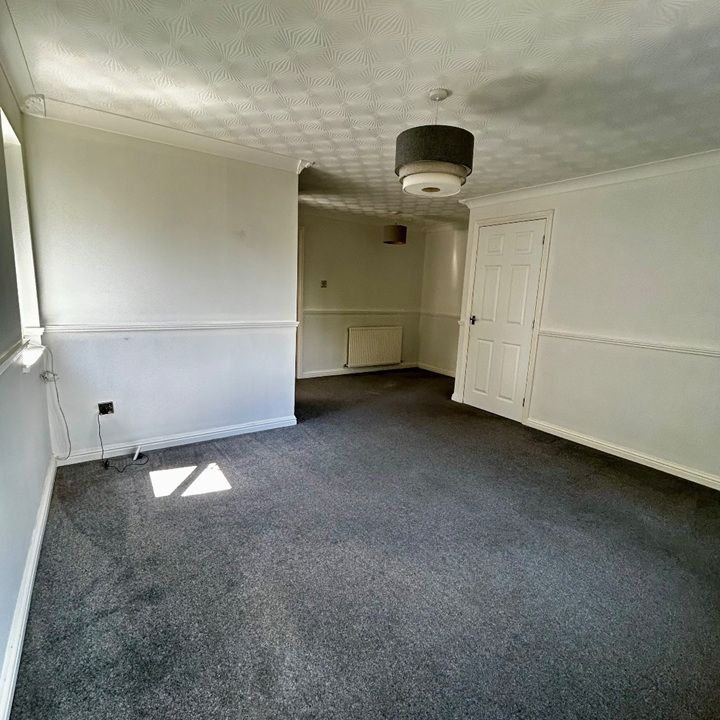 2 Bed Flat, Morley, LS27 - Photo 1