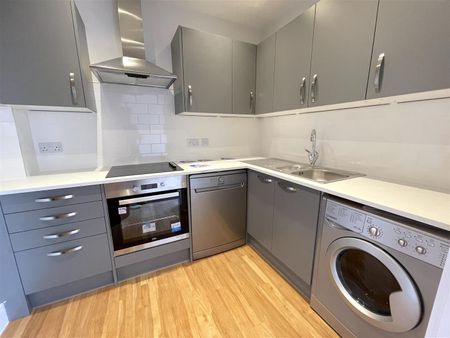 Weston Road, Southend-On-Sea - Photo 2