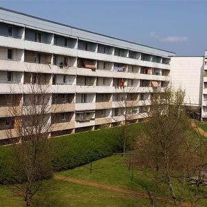 Drei Zimmer, Balkon, Keller - Photo 2