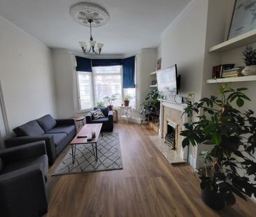 Room in a Shared House, Graveney Road, SW17 - Photo 2