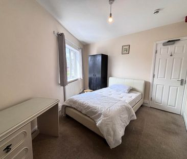 Portlands, Fairfield Avenue Bramley - Photo 5