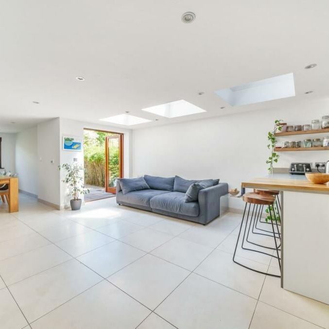 Room in a Shared House, Villiers Road, NW2 - Photo 1