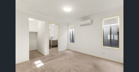 Spacious contemporary family living - Photo 5