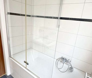 WOHNEN AM SCHMÖLDERPARK: Renovierte 2-Zim.-Whg. mit Tageslichtbad, ... - Photo 3