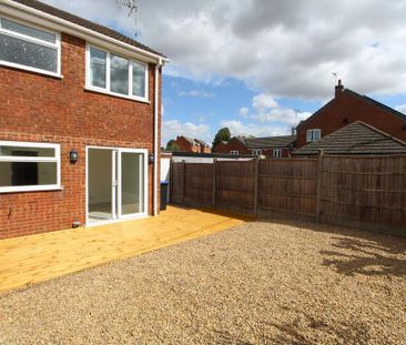 2 bedroom end of terrace house to rent - Photo 1