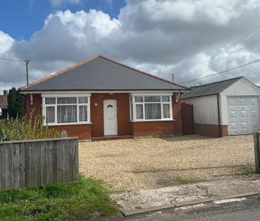 3 bedroom detached bungalow to rent - Photo 3