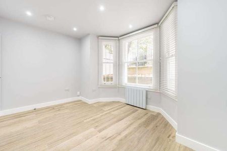 St Charles Square, Ladbroke Grove, W10 - Photo 3