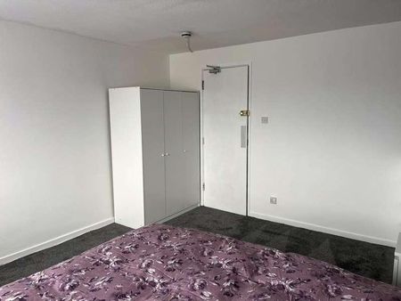 Ramsons Avenue, Conniburrow, Milton Keynes, Buckinghamshire, MK14 - Photo 3