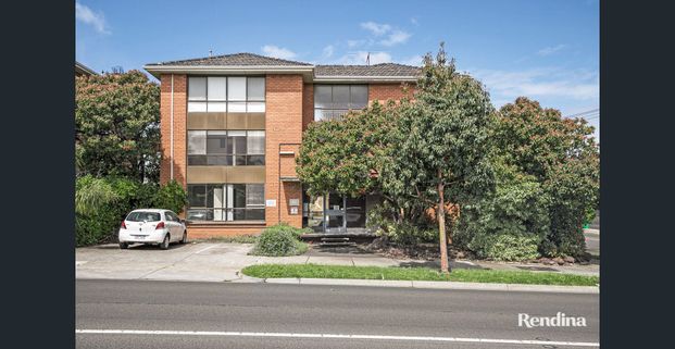 GROUND FLOOR, EXCELLENT LOCATION - Photo 1