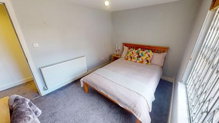 4 bedroom ground floor flat to rent - Photo 5