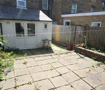 Terraced house to rent - Photo 6