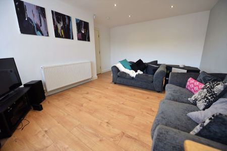 3 bedroom House in Willow Close, Leeds - Photo 4