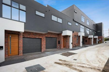 Perfectly positioned - Photo 3